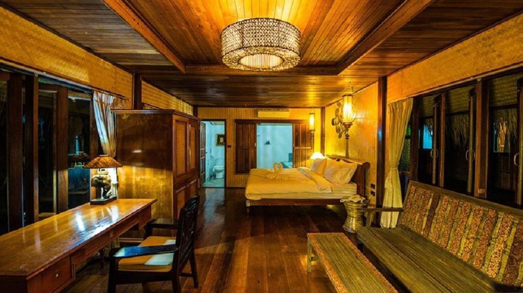 Bora Bora Villa Phuket Чалонг Экстерьер фото